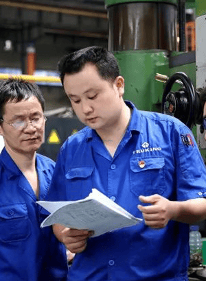 零部件制造部钳工班班长